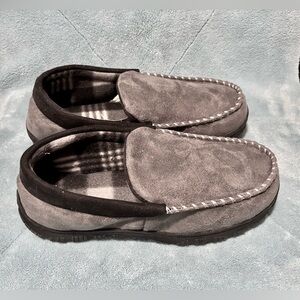 Gray Microsuede Men's House shoes Sz 10..Better for Sz 9 
**read description **